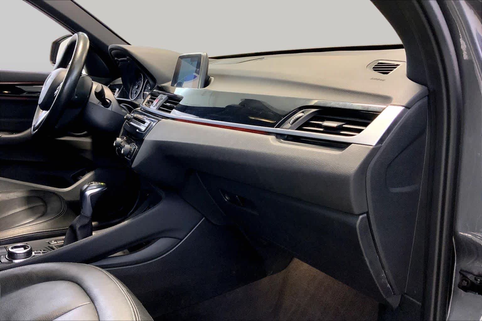 Used 2018 Mineral Gray Metallic BMW xDrive28i image 18