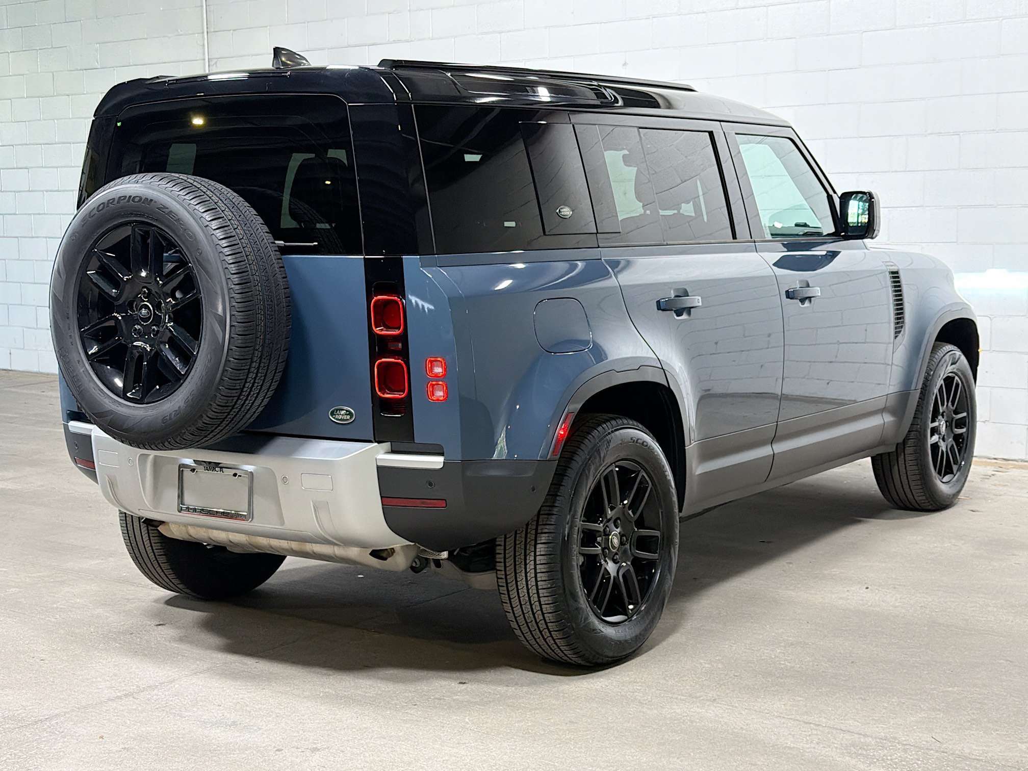 Used 2023 Tasman Blue Metallic Land Rover S image 7