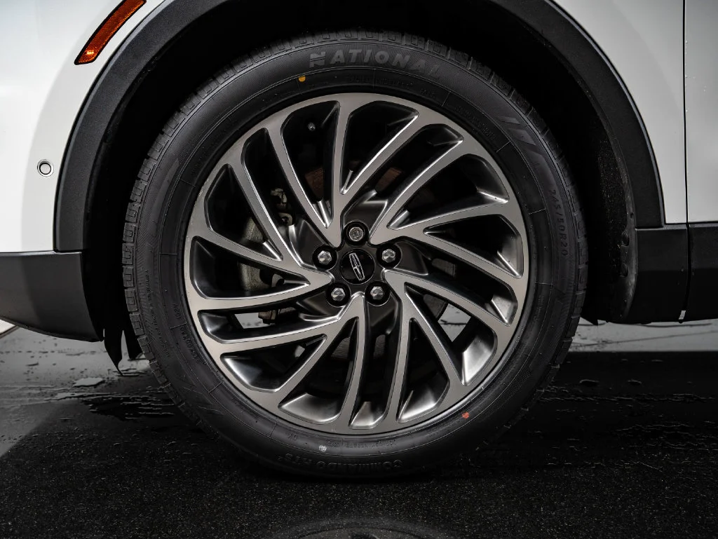 Used 2020 Pristine White Lincoln Reserve image 13