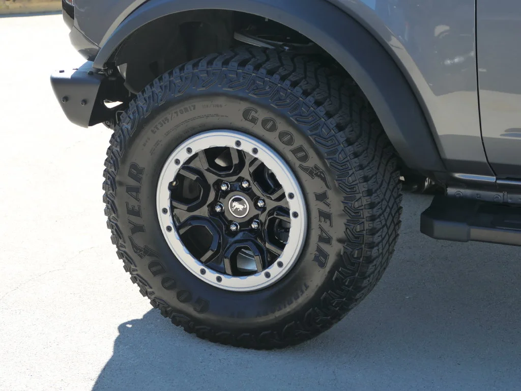 Used 2022 Gray Metallic Ford Outer Banks image 8