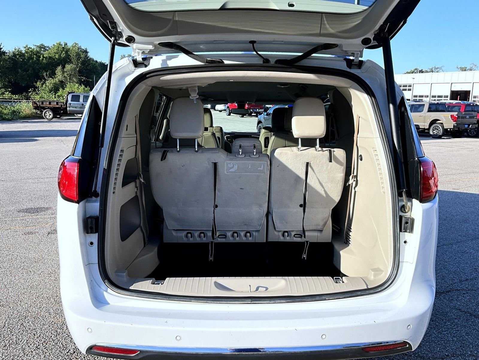 Used 2019 White Chrysler Touring L Plus image 9