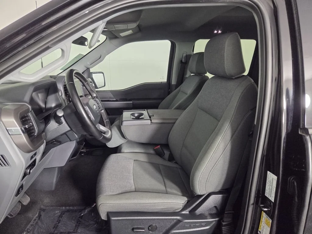 Used 2025 Black Metallic Ford XLT image 9