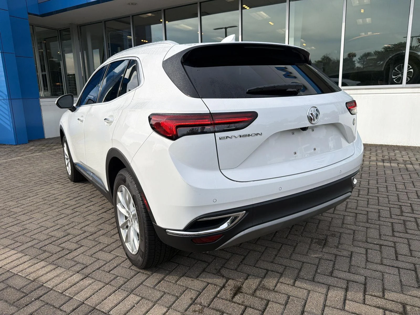 Used 2021 SUMMIT WHITE Buick Preferred image 3