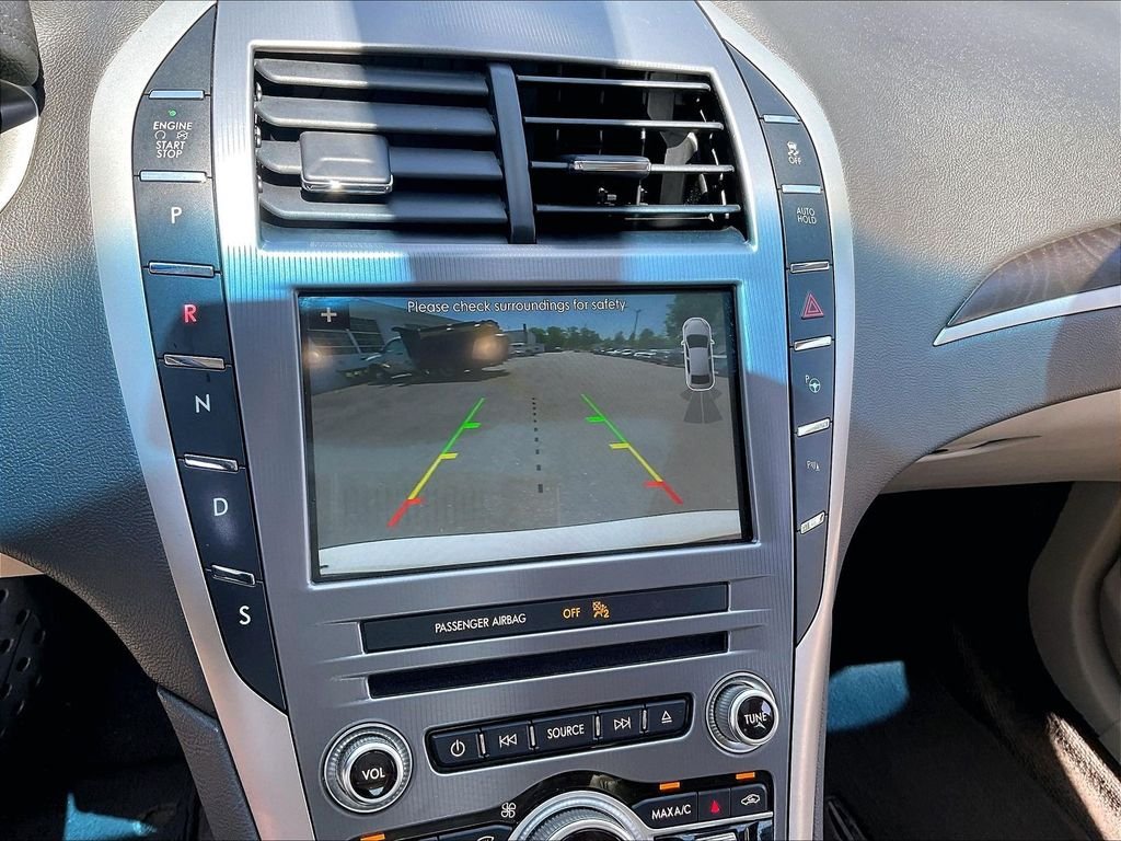 Used 2017 White Lincoln Reserve image 16
