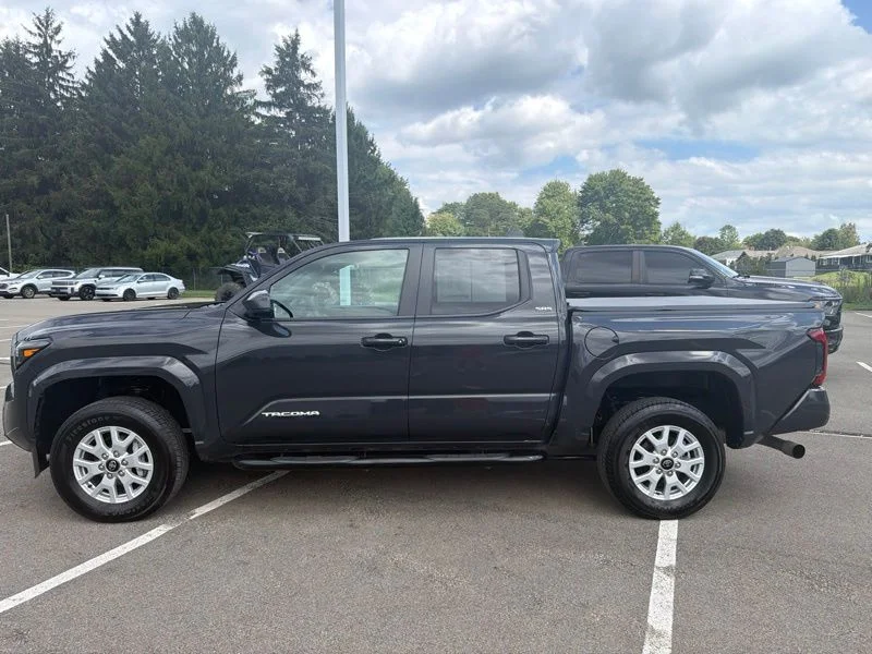 Used 2024  Toyota SR5 image 6