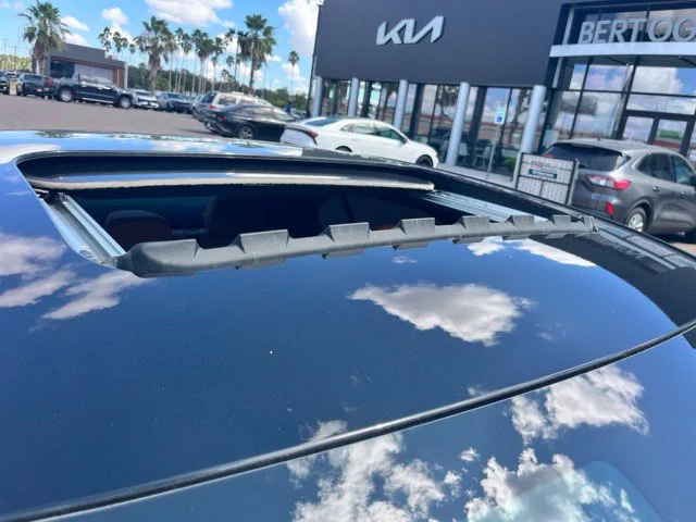 Used 2024  Mercedes-Benz C 300 image 8