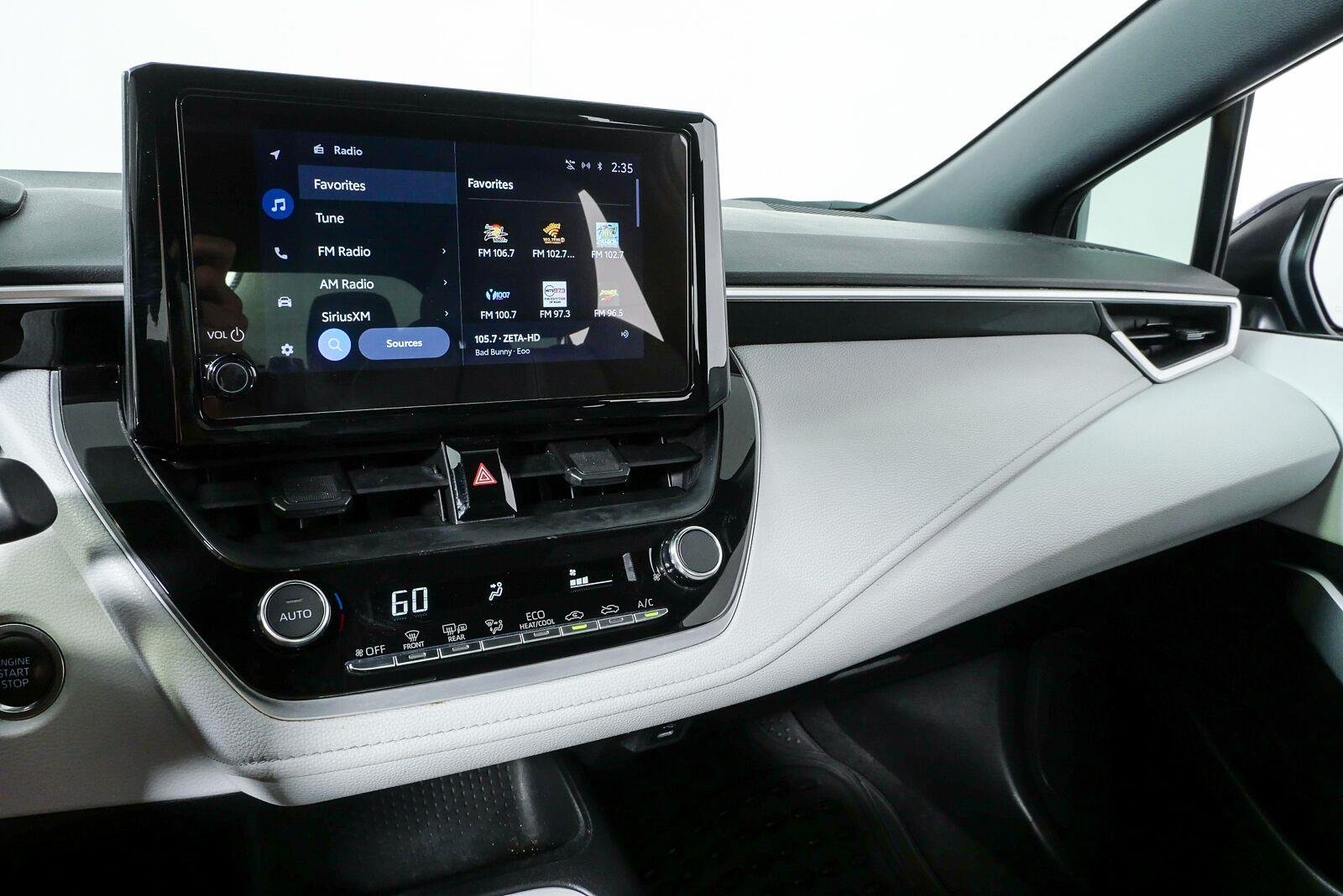 2025 Toyota Corolla SE - Photo 12