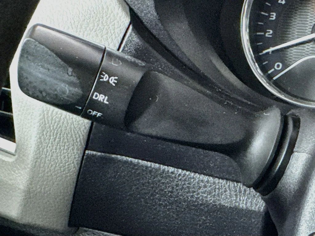 Used 2015 Silver Toyota LE image 12