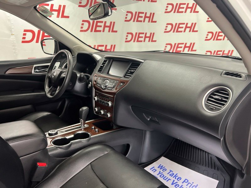 Used 2017 White Nissan Platinum image 14