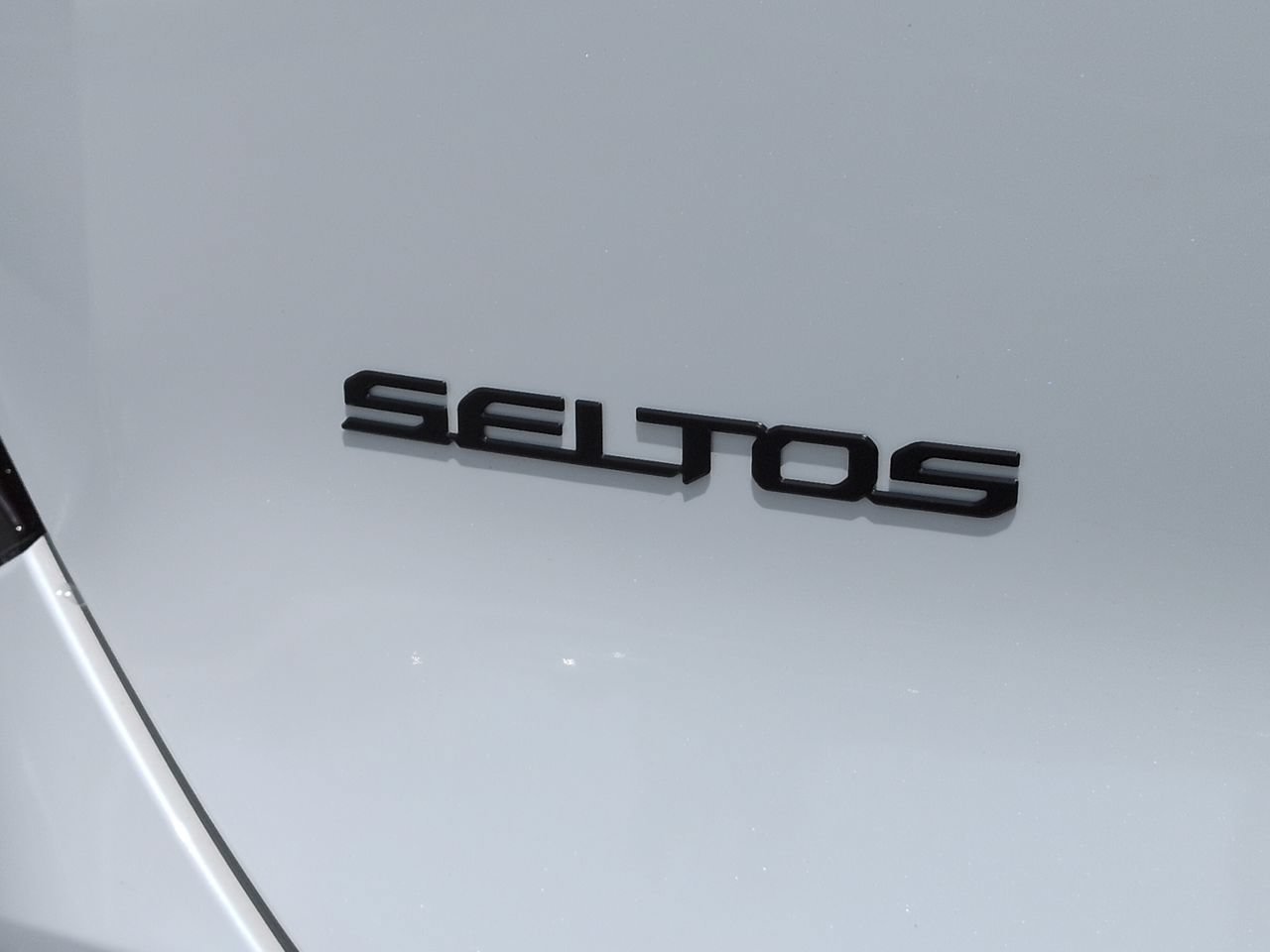 New 2027 Snow White Pearl Kia X-Line S image 14