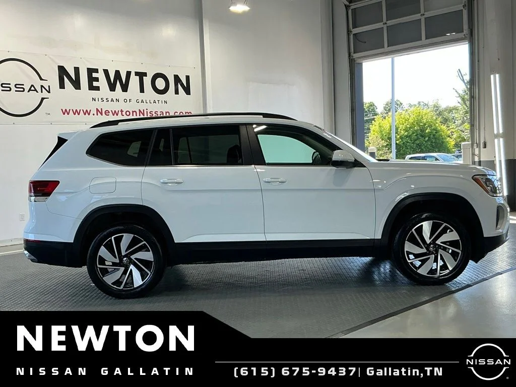 Used 2025 White Volkswagen 2.0T SE w/Technology image 30