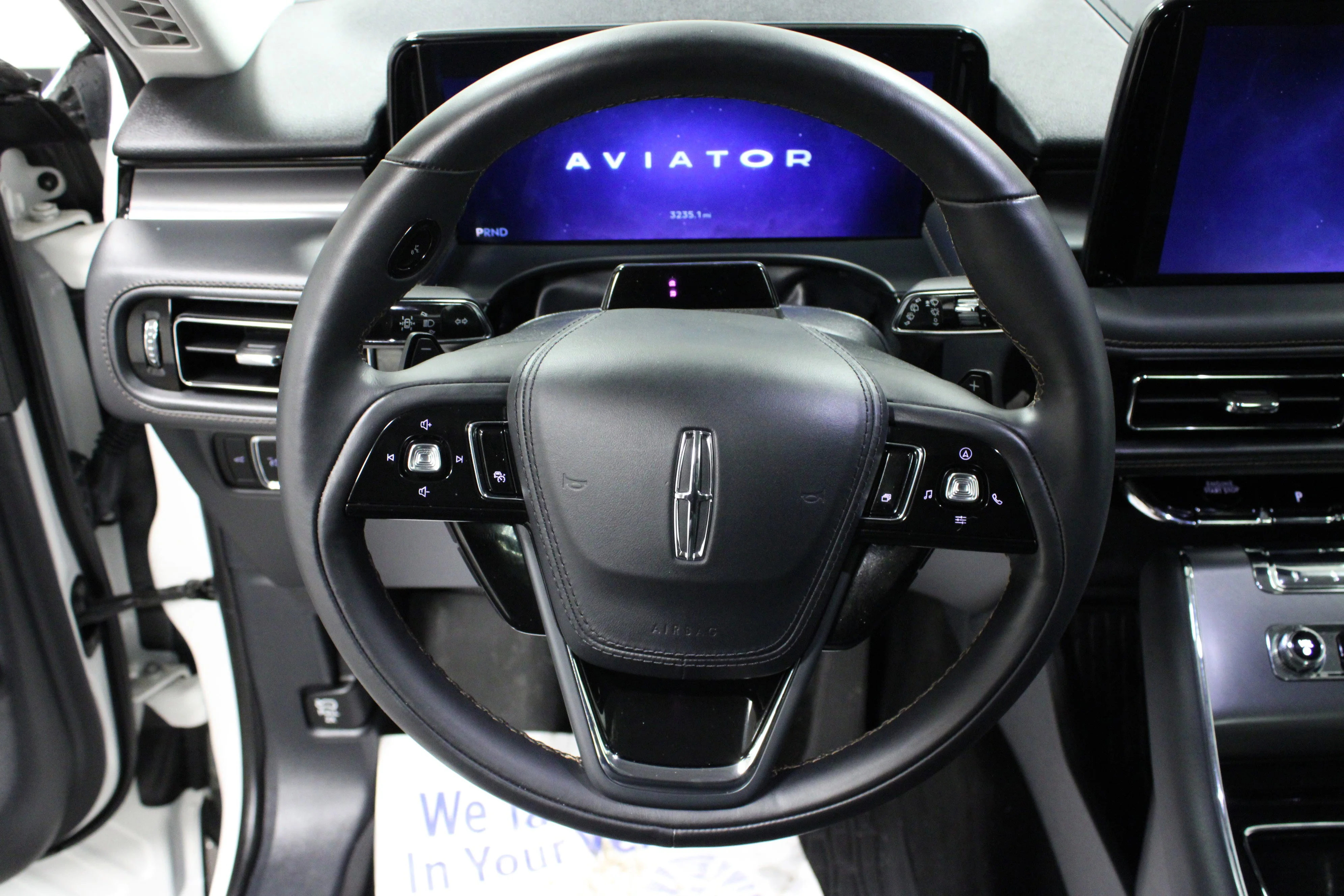 Used 2025 White Metallic Lincoln Premiere image 18