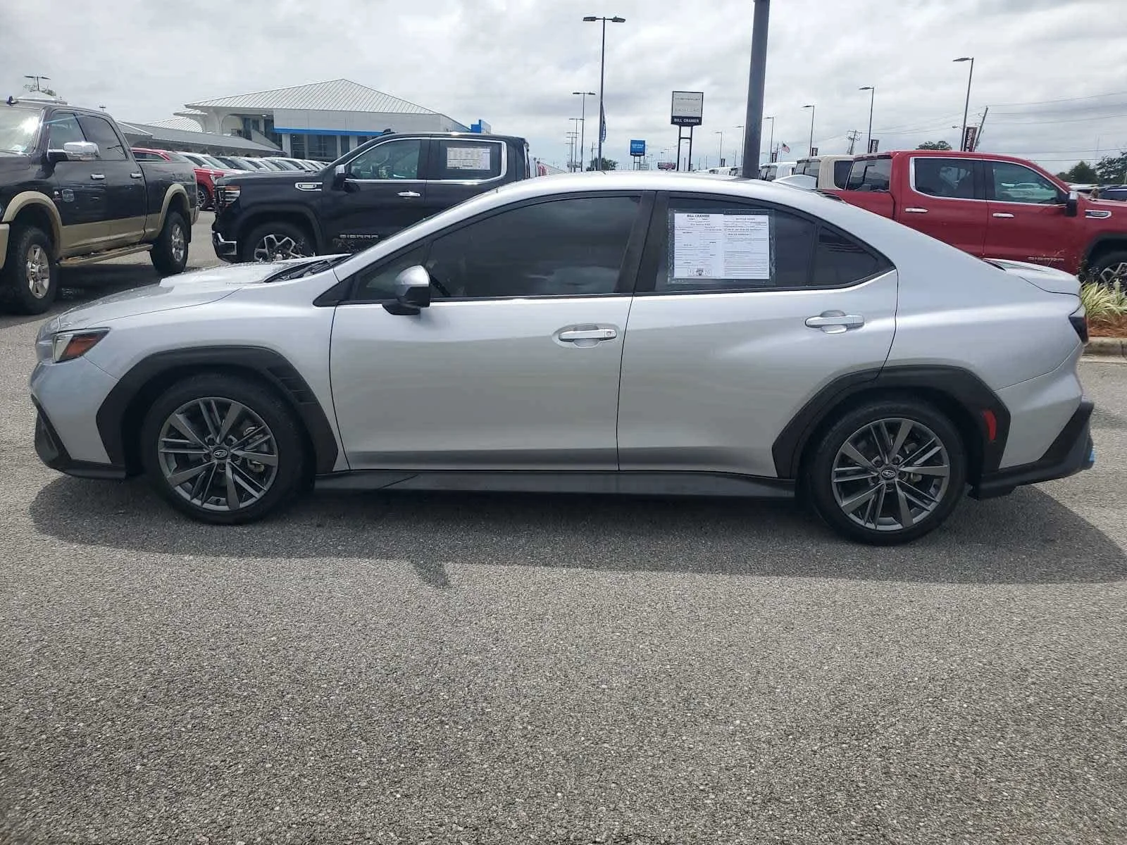 Used 2023  Subaru  image 2