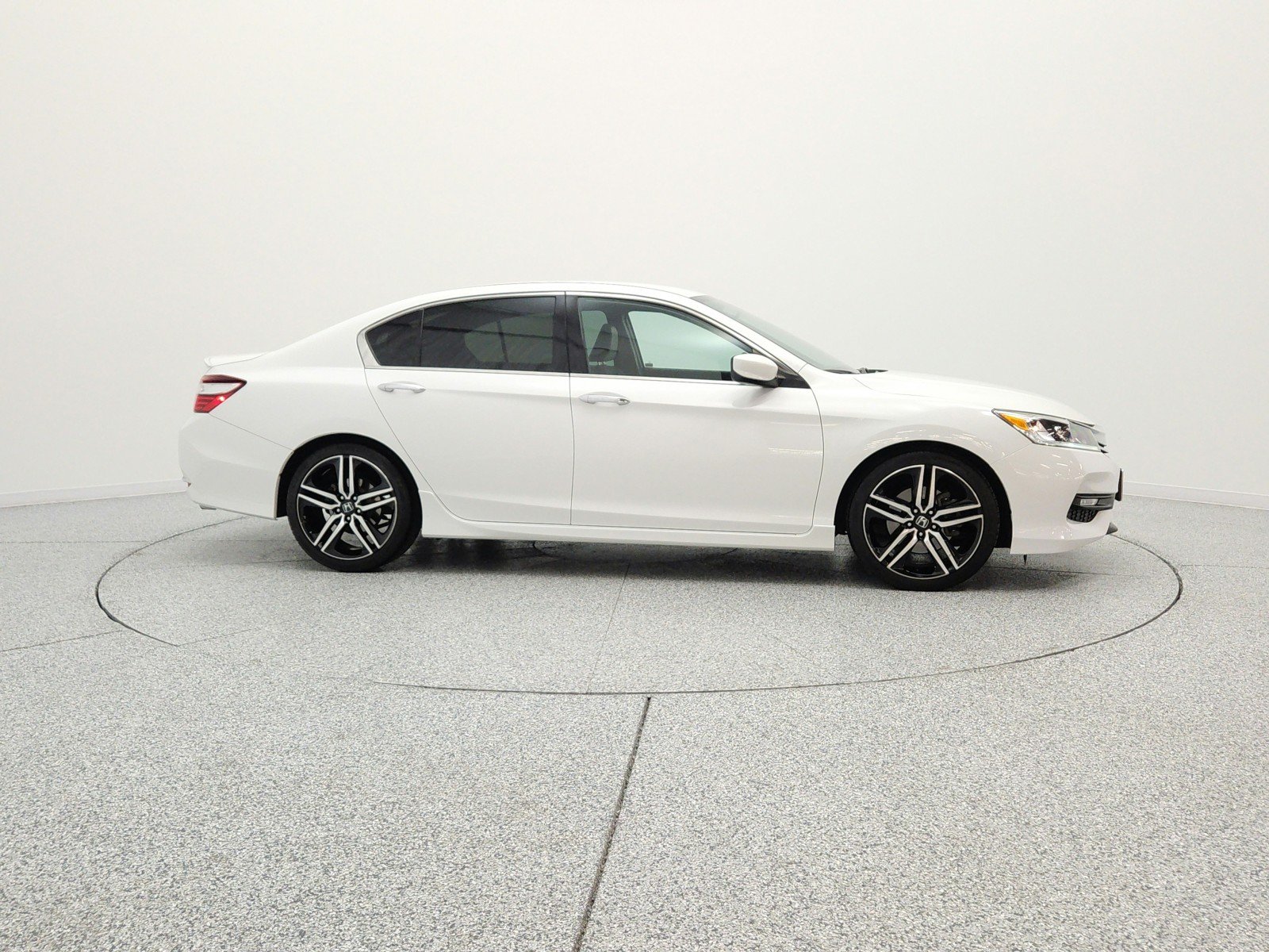 Used 2016 White Orchid Pearl Honda 4dr I4 CVT Sport image 4