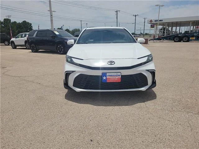 Used 2025 Ice Cap Toyota SE image 7