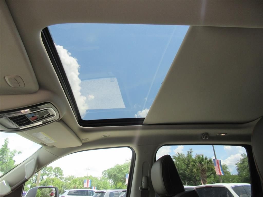 New 2026 Ivory White Tri-Coat Pearl-Coat Exterior Paint RAM Limited image 17