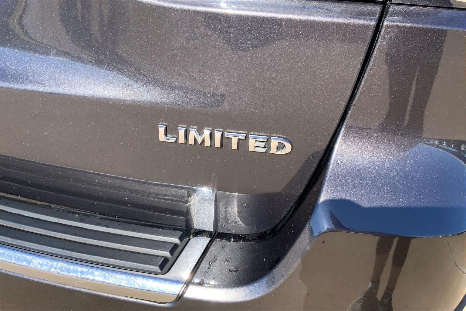 Used 2017 Granite Crystal Metallic Clearcoat Jeep Limited image 9