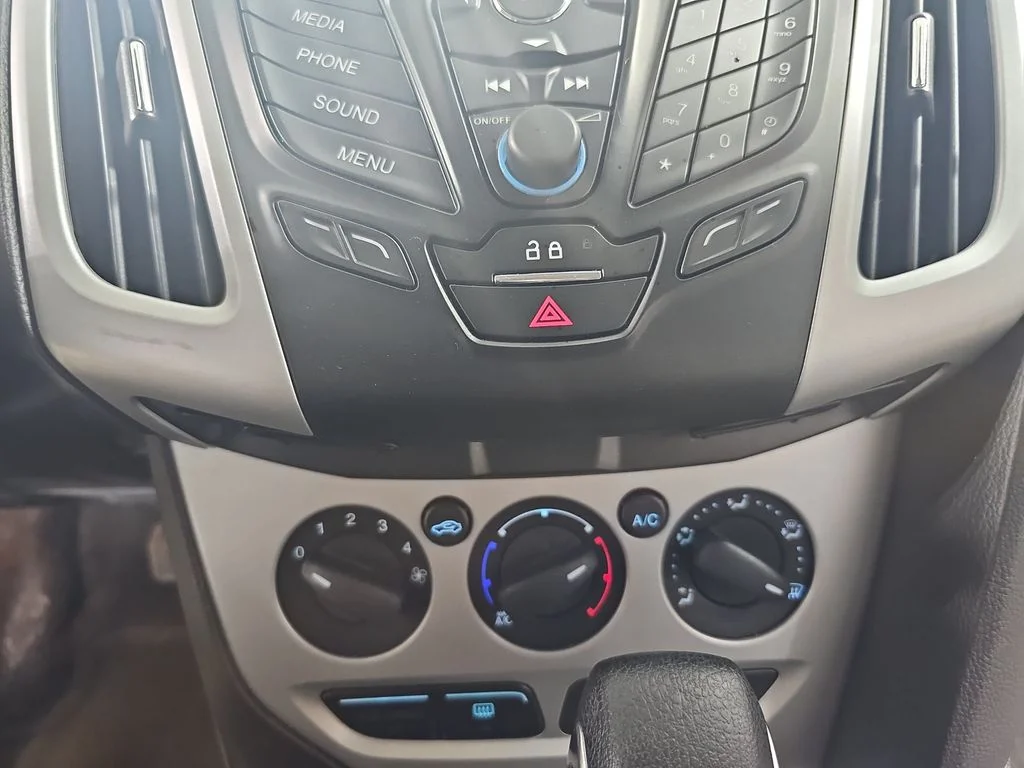 Used 2014 Red Ford SE image 27
