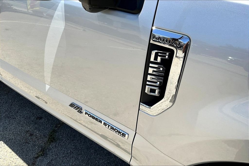 Used 2017 Silver Ford Lariat image 31