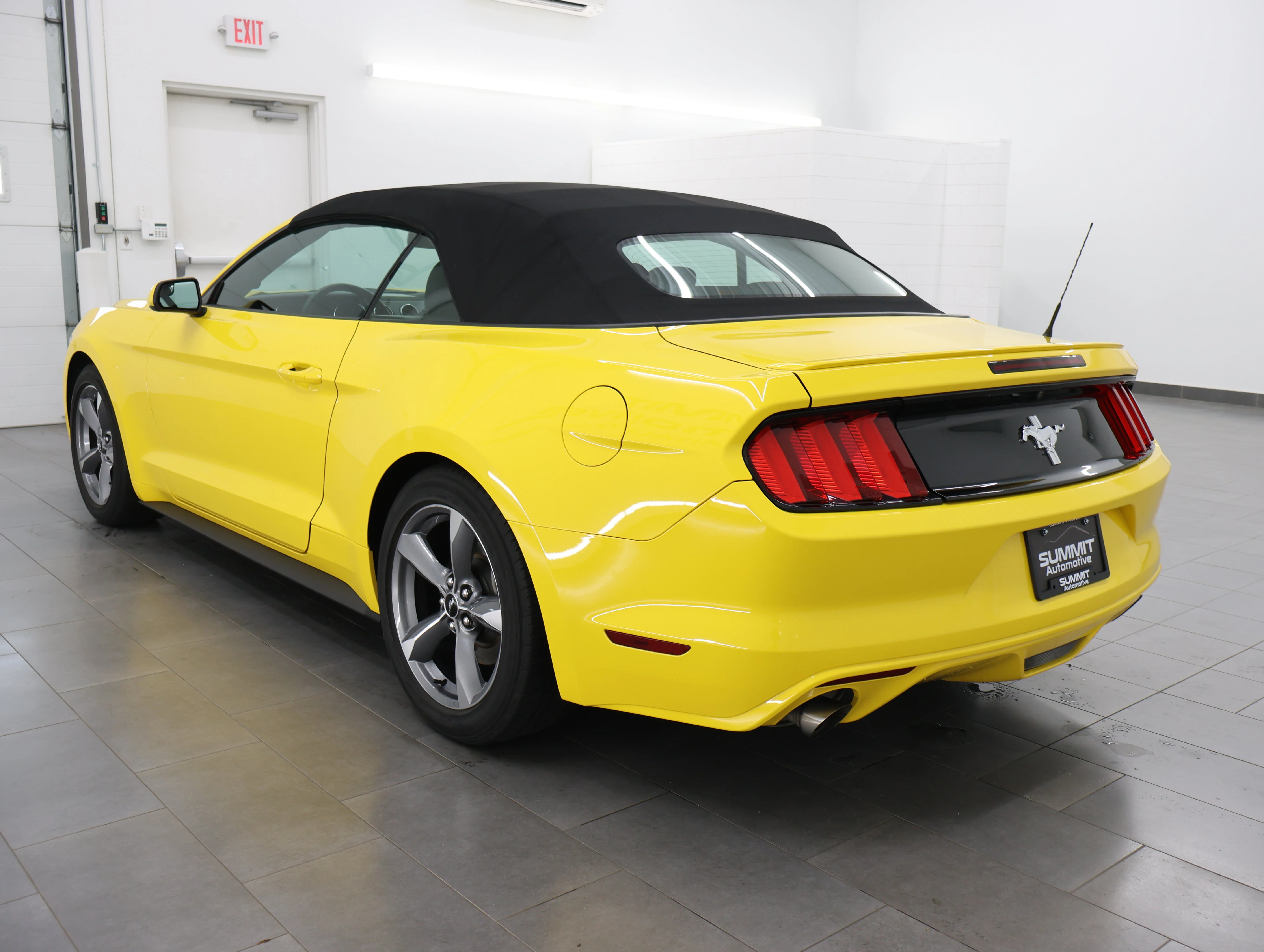 Used 2016 Triple Yellow Tri-Coat Ford V6 image 6