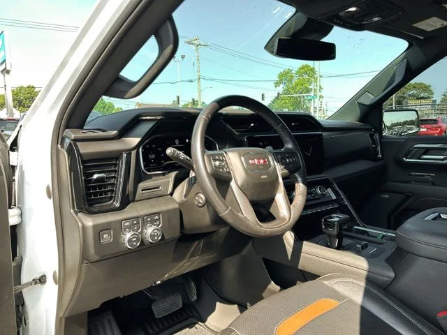 Used 2022 White GMC AT4 image 28