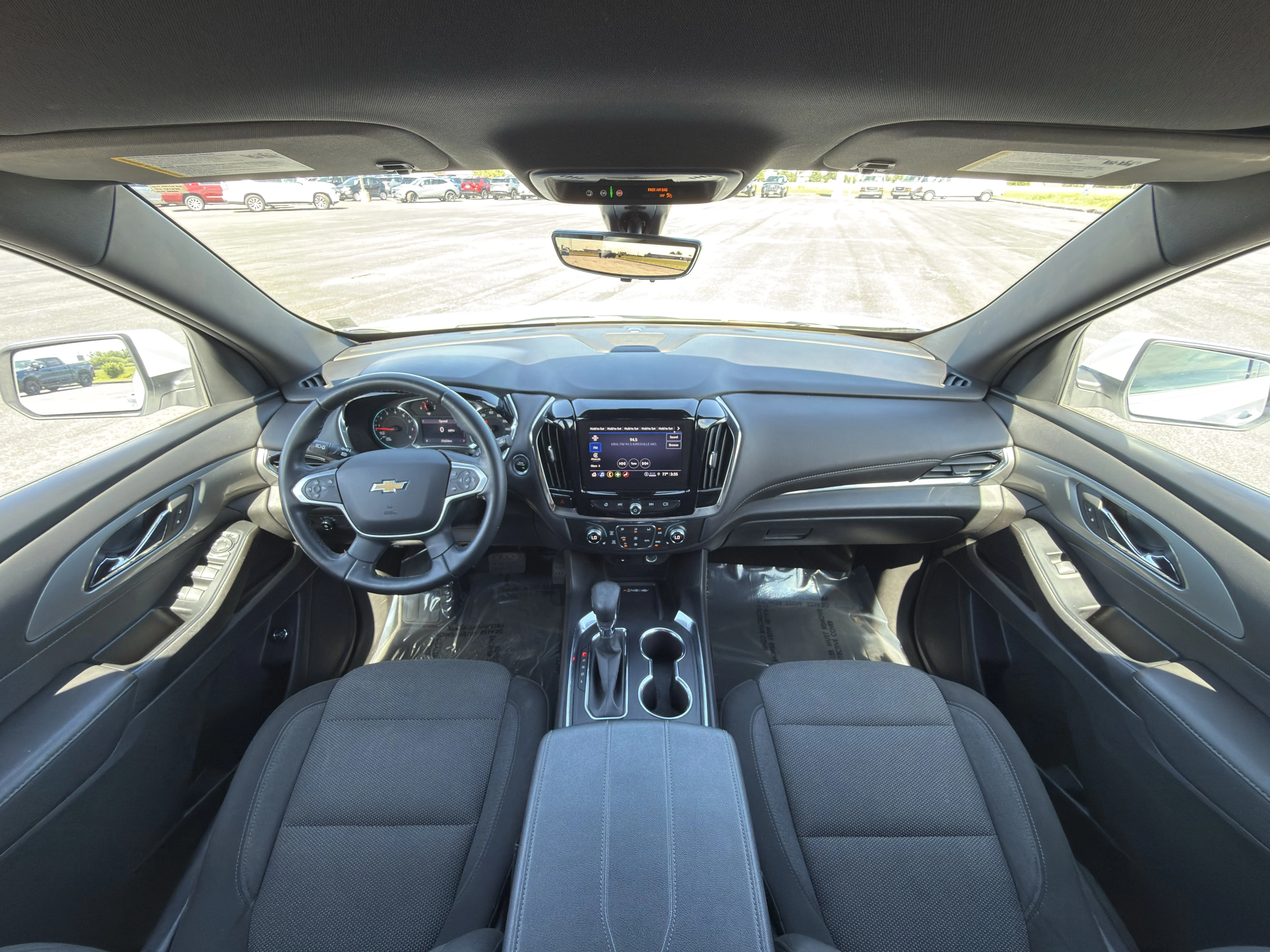 Used 2023 Summit White Chevrolet LT Cloth image 19