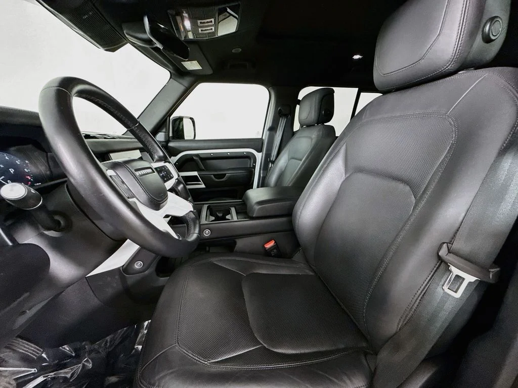 Used 2024 White Land Rover S image 21