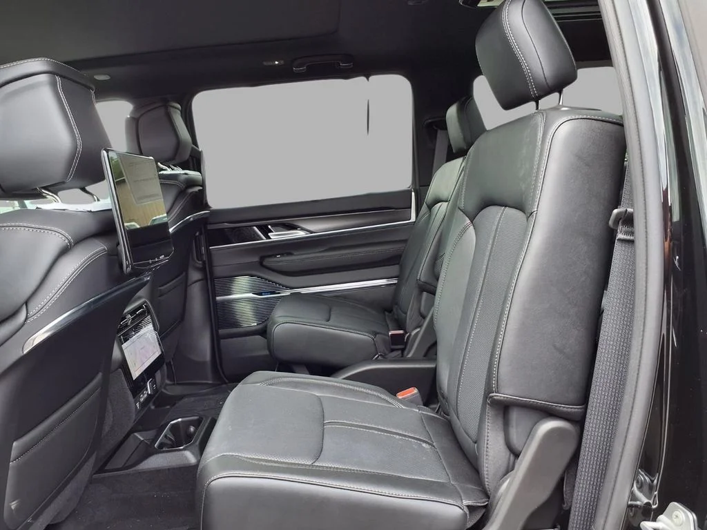 New 2026 High Gloss Black Exterior Paint Jeep Summit Obsidian image 20