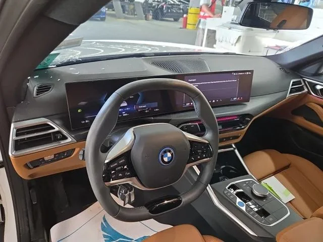 Used 2025 White BMW xDrive40 image 2