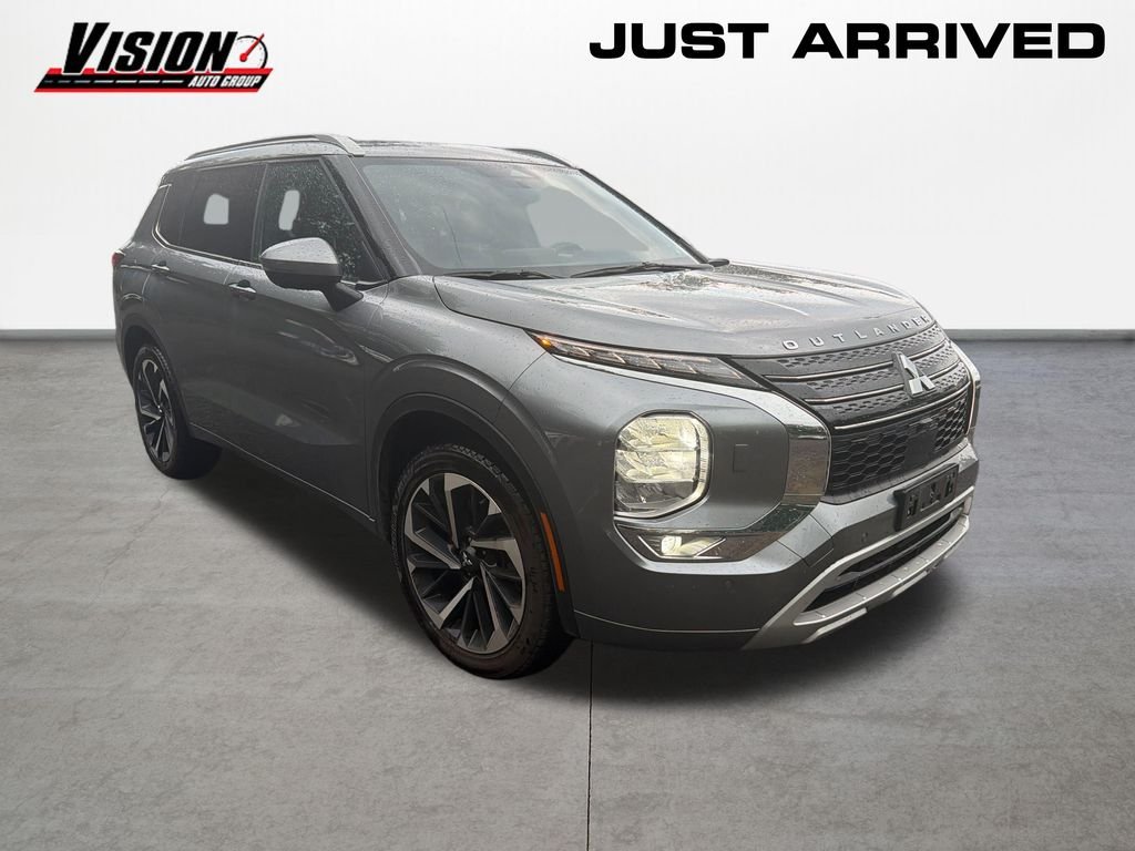 Used 2024 Black Mitsubishi  image 3