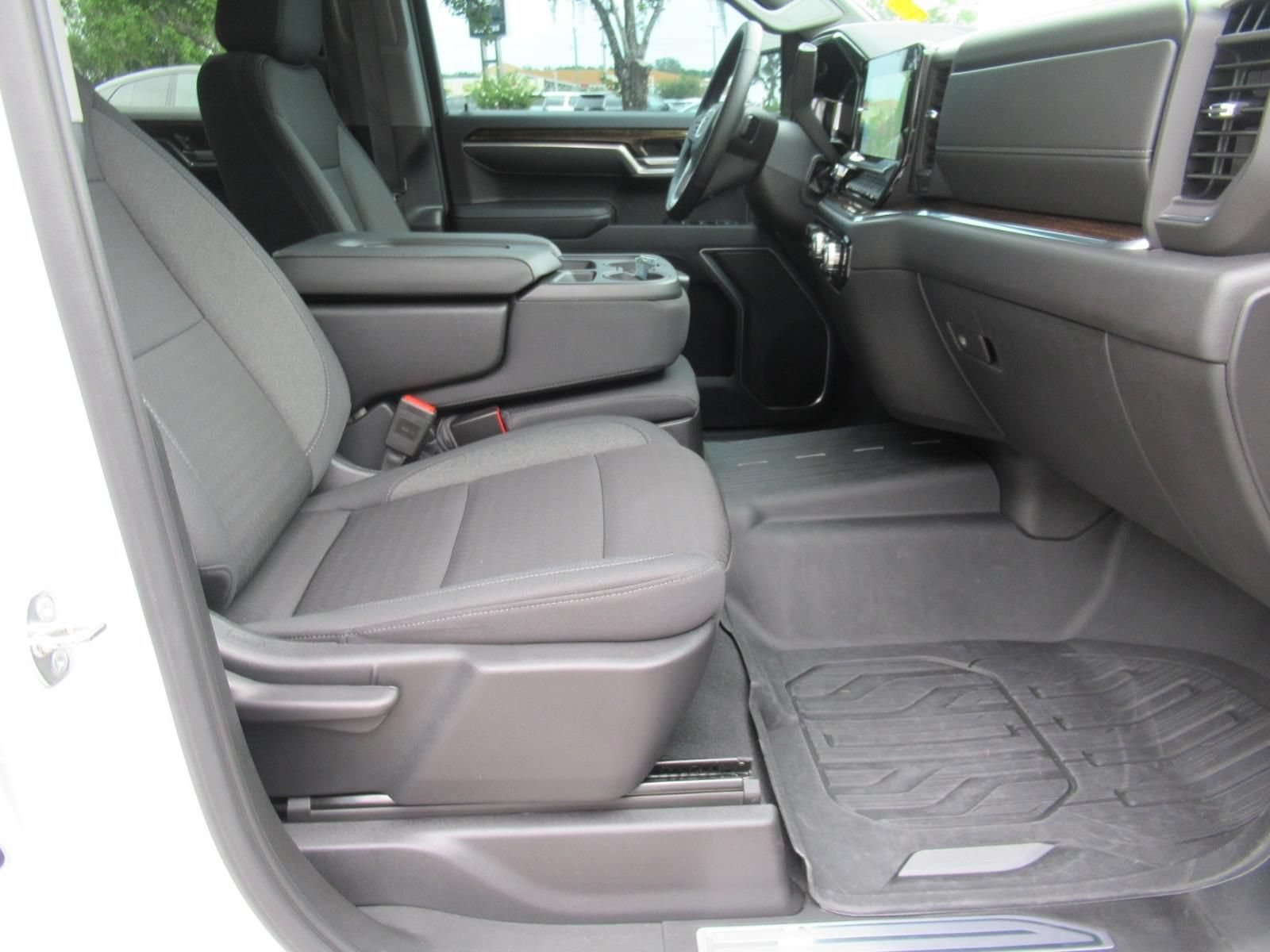 Used 2024 Summit White GMC Elevation image 9