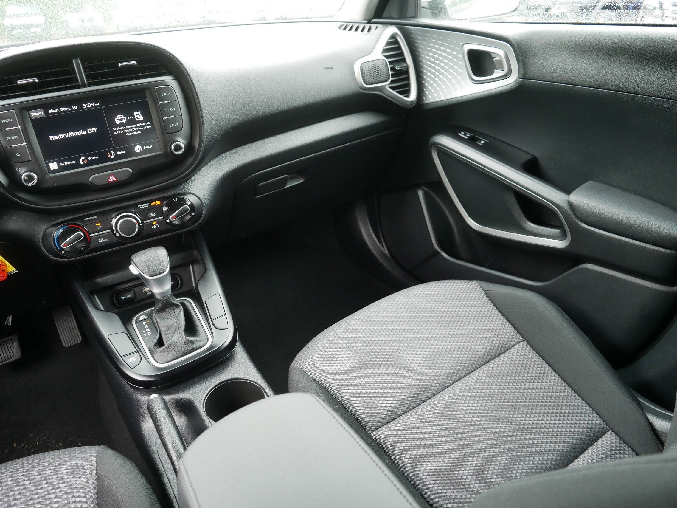 Used 2025  Kia LX image 11