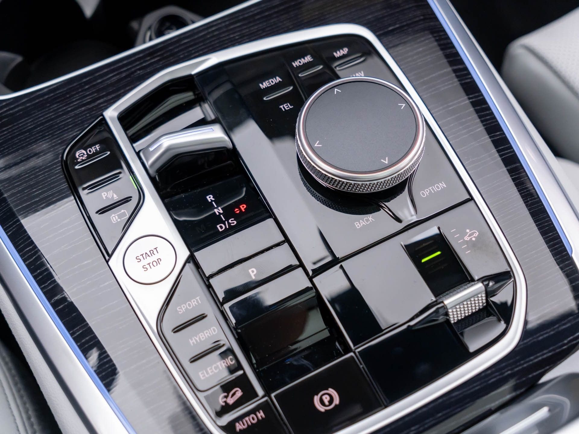 New 2026 Black Sapphire Metallic BMW xDrive50e image 30