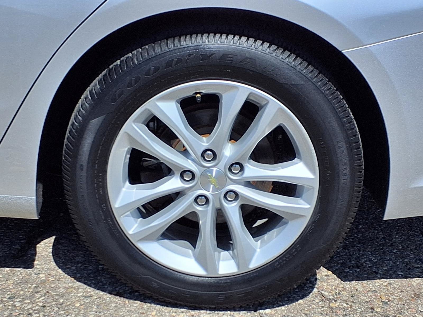 Used 2016 Silver Ice Metallic Chevrolet LT image 24