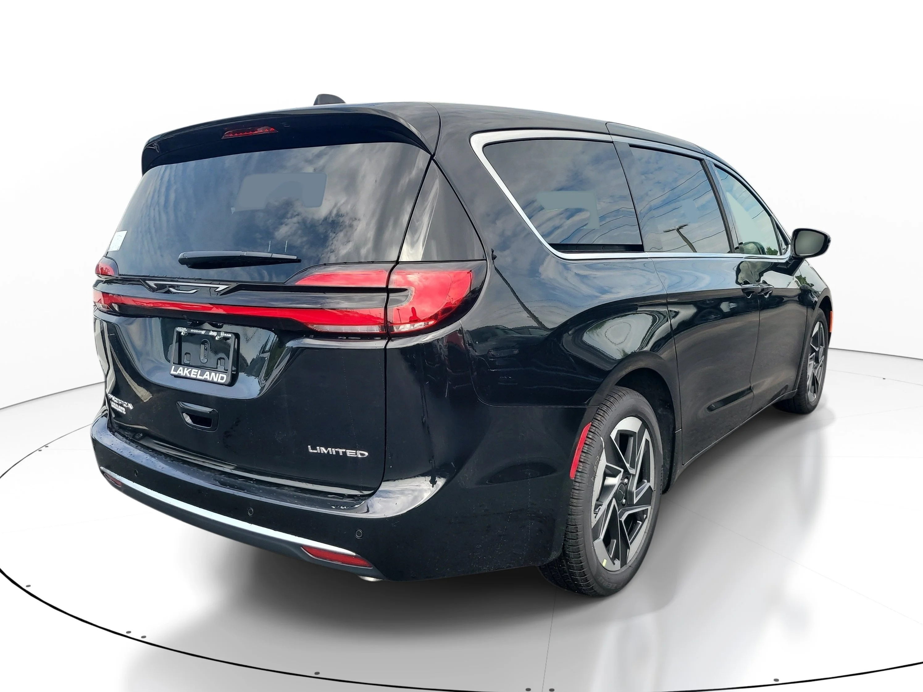 New 2027 Diamond Black Crystal Pearlcoat Chrysler Limited image 6