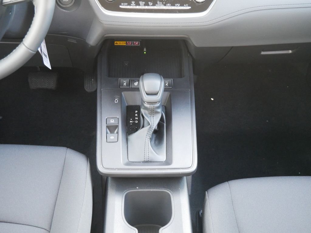 2026 Toyota Corolla Cross LE - Photo 9