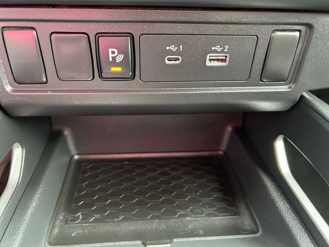 Used 2022 White Nissan SV image 30
