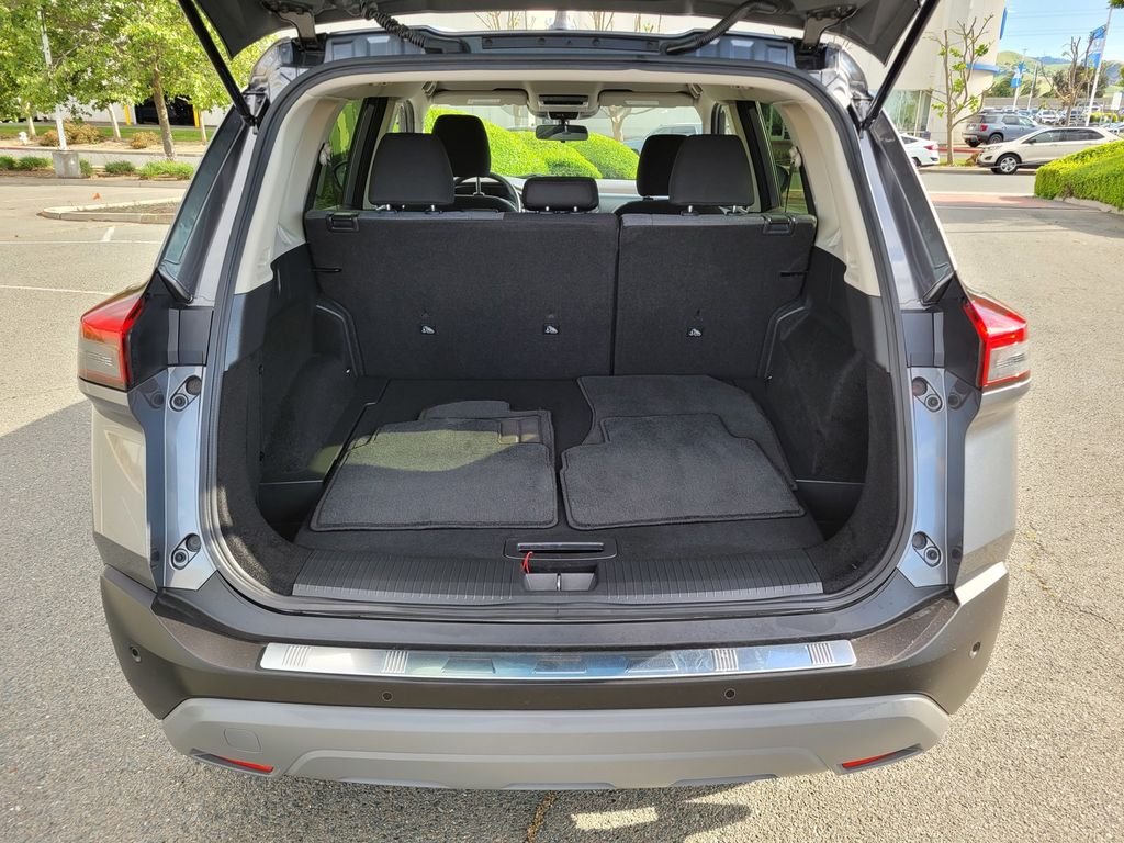Used 2023 Gray Nissan SV image 10