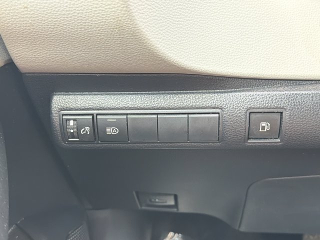 Used 2023 White Toyota LE image 29