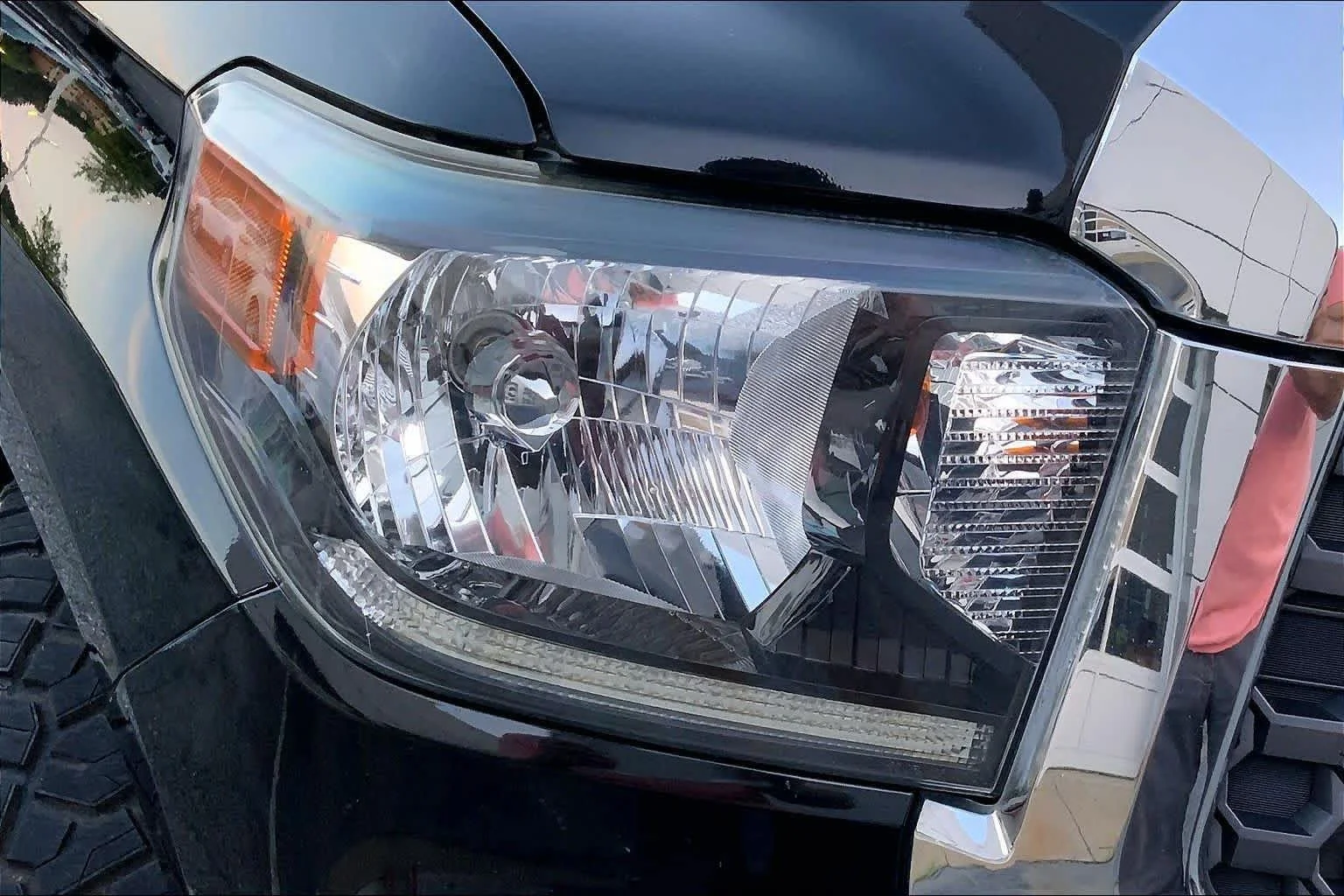 Used 2019 Midnight Black Metallic Toyota SR5 image 26