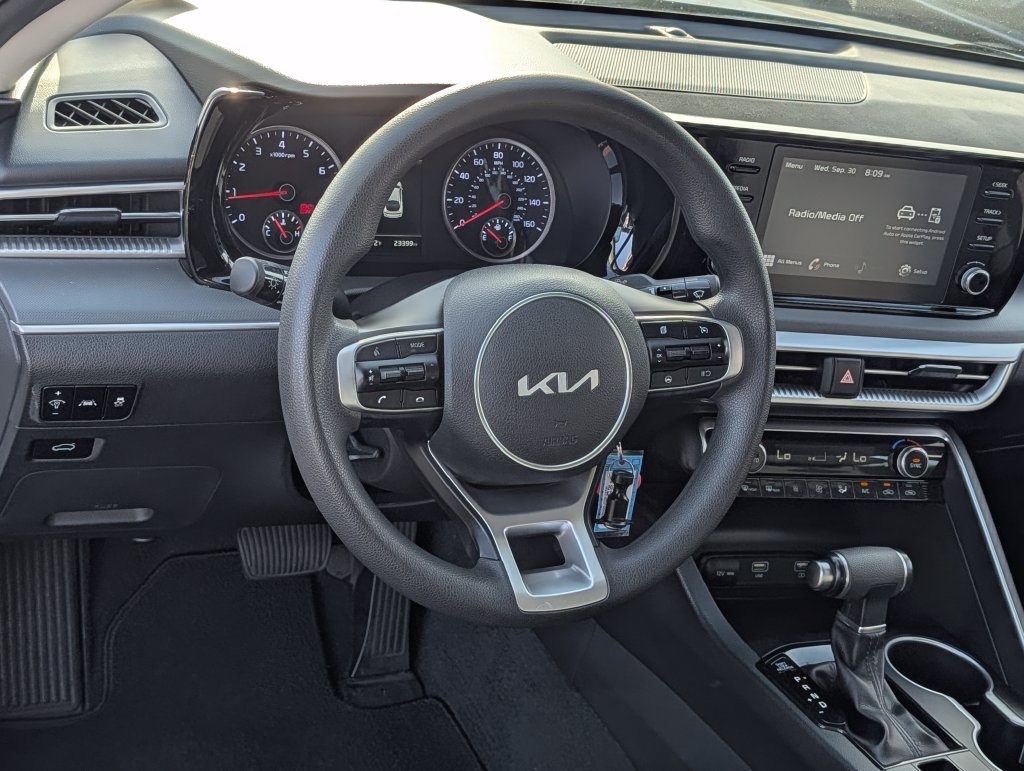 2022 Kia K5 LX - Photo 15