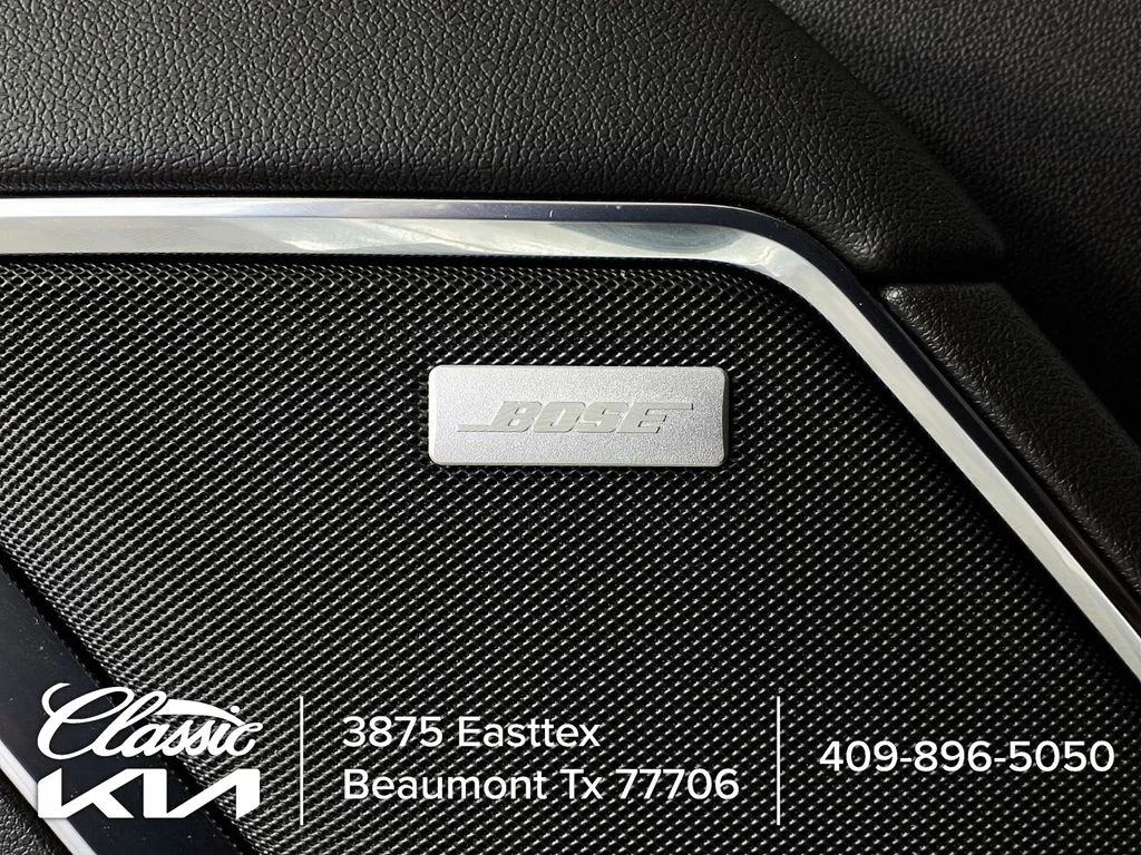 Used 2024 White GMC SLT image 24