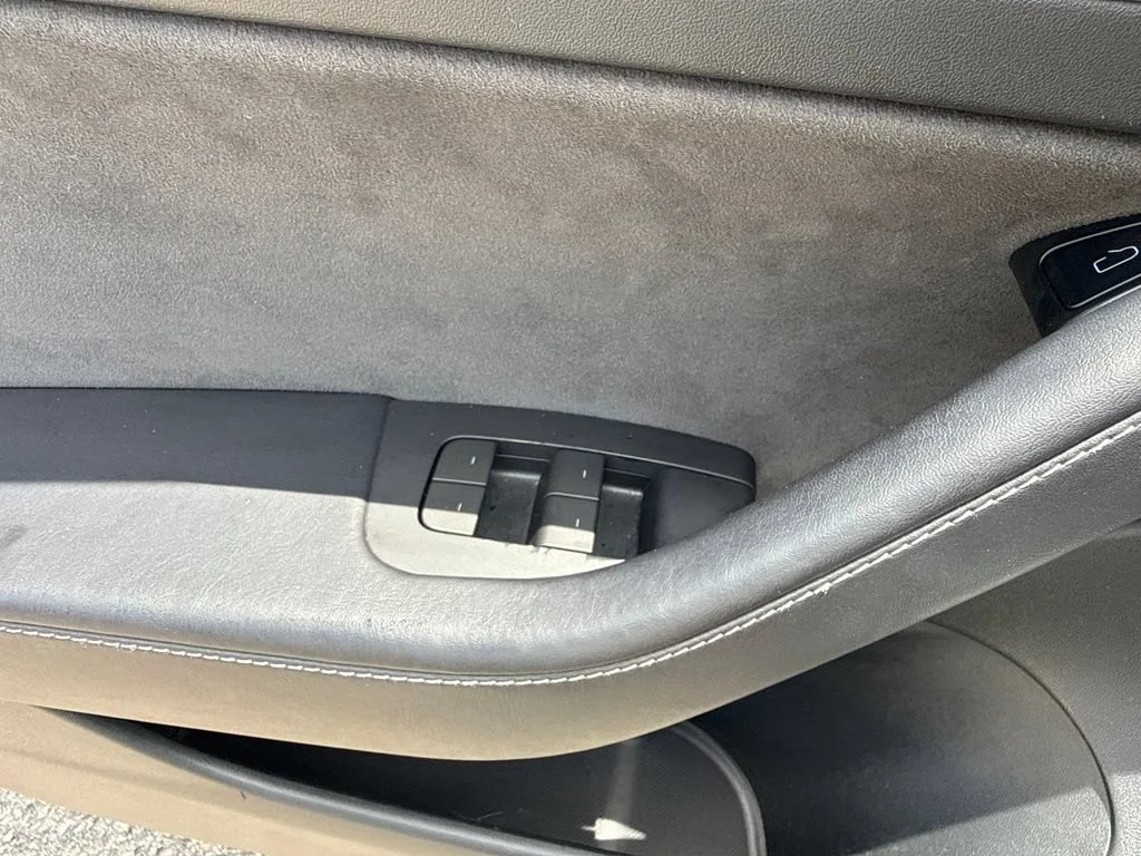 Used 2023  Tesla  image 25