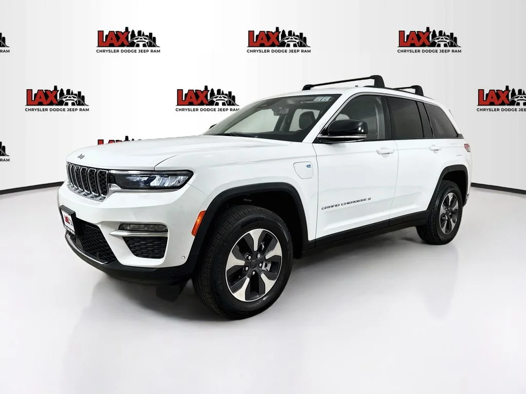 Used 2022 White Jeep 4xe image 3