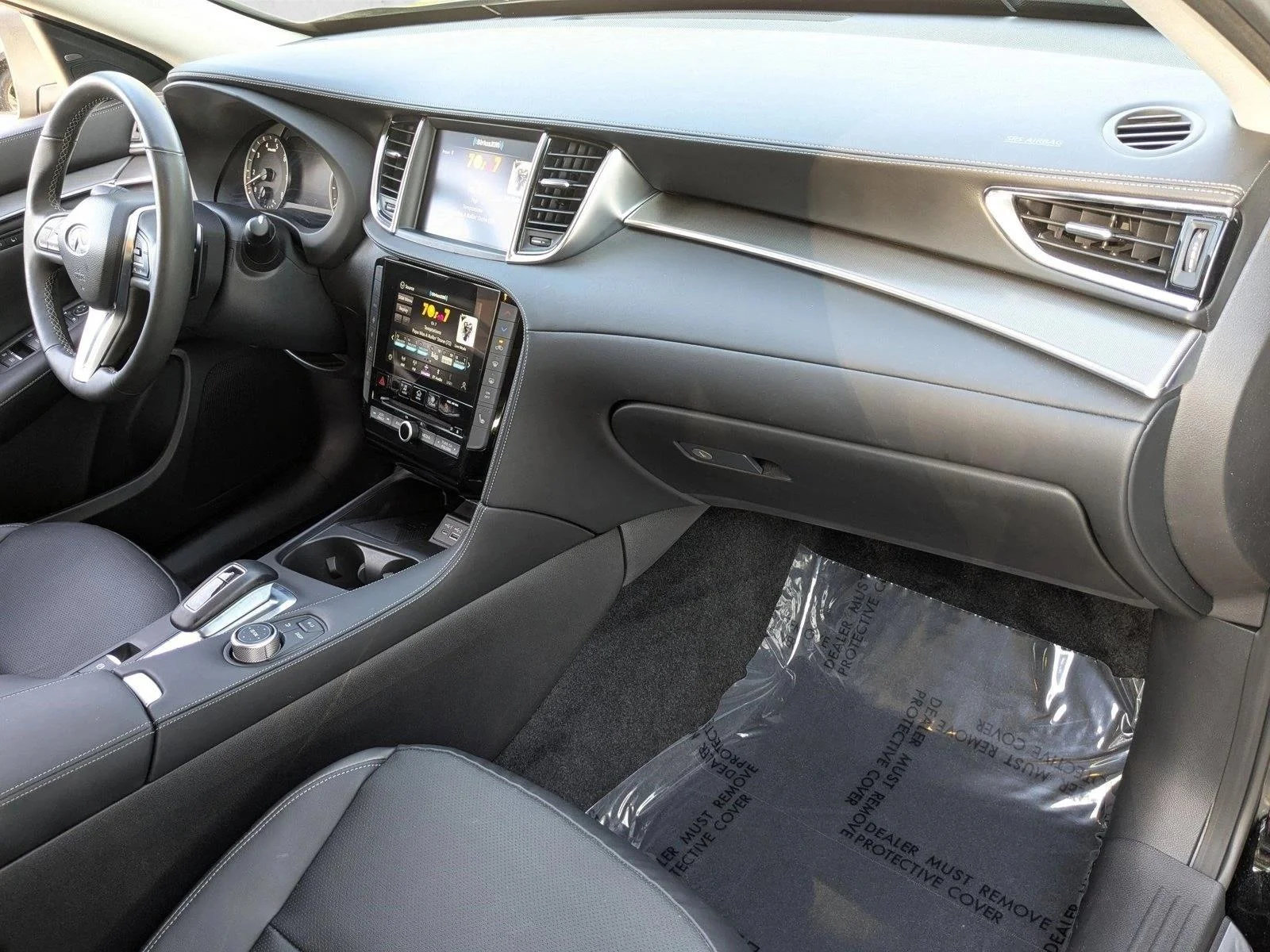 Used 2023 Black Obsidian INFINITI LUXE image 21