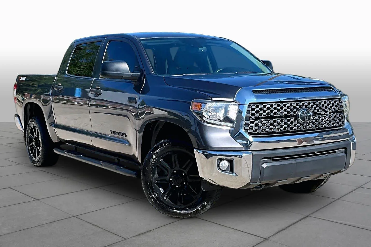 Used 2020 Magnetic Grey Metallic Toyota SR5 image 3