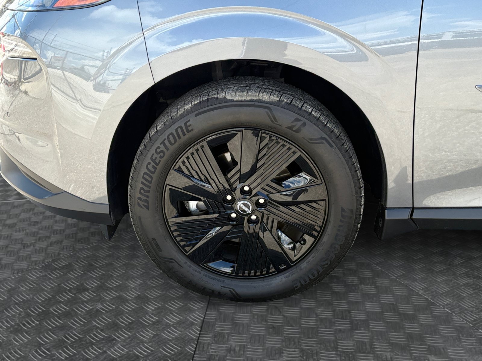 Used 2025 Gun Metallic Nissan SV image 9