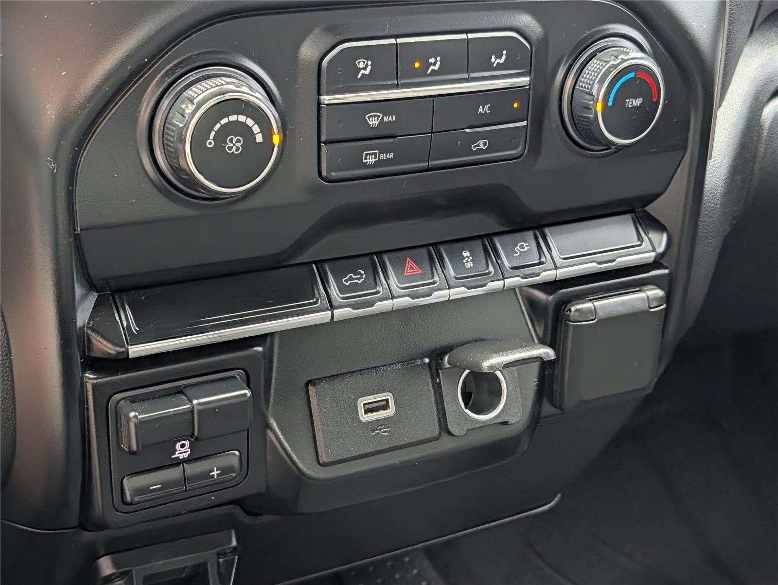 Used 2020 SUMMIT WHITE Chevrolet Custom image 18