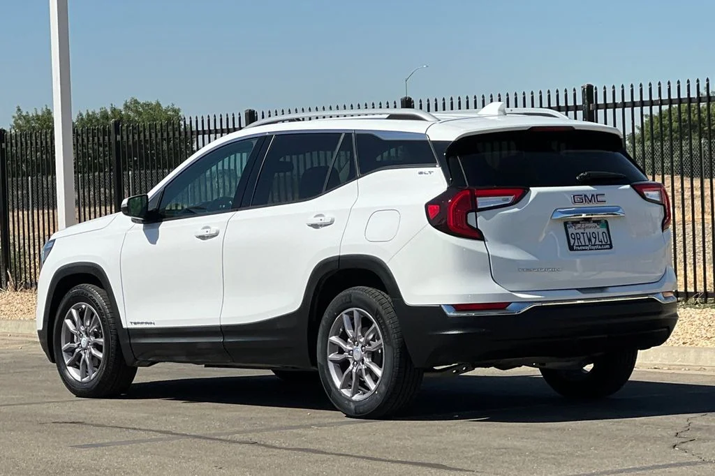 Used 2023 White GMC SLT image 7
