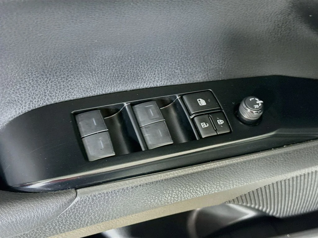 Used 2025 Ice Cap Toyota SE image 18